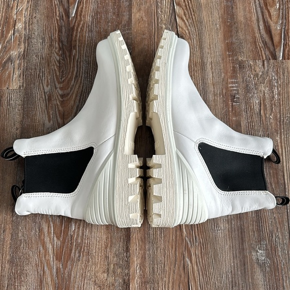 Ecco Tredtray White Leather Chelsea Boots - Picture 6 of 11